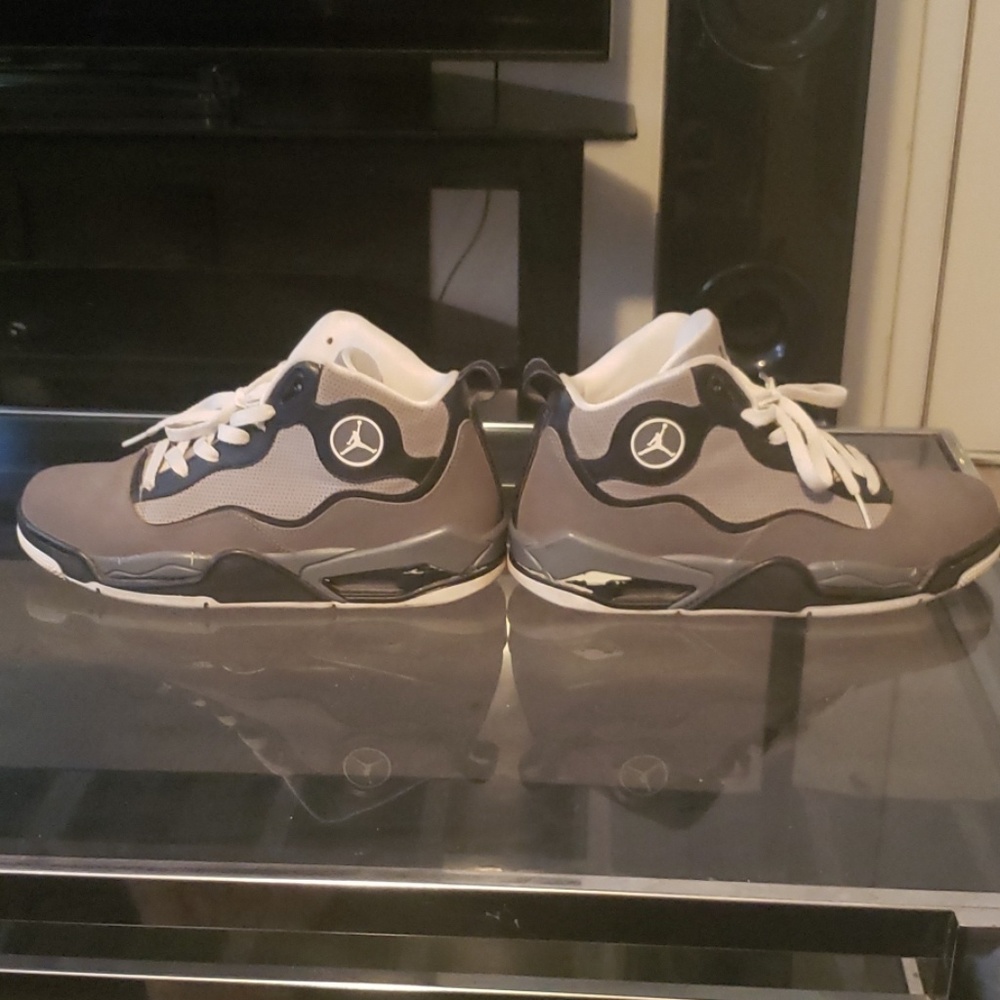 Jordan TC stealth/white-light graphite-black
